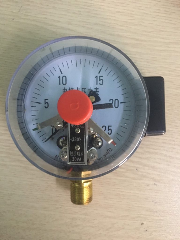 Đồng hồ áp suất 3 kim giá rẻ, mặt 100mm, 0-2.5MPA